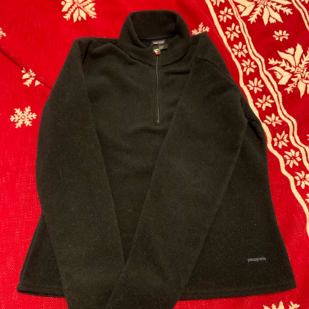 Womens Patagonia fleece jacket 3/4 zip.